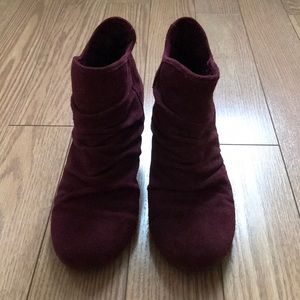 Super cozy Dr. Scholl’s Ankle boots in Burgandy